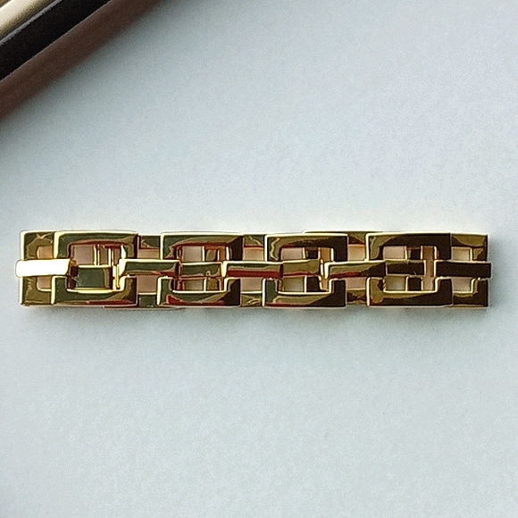 NWOT Goldtone bracelet - Picture 1 of 7